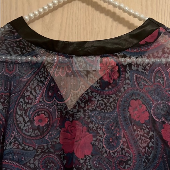 Floral Sheer Robe - Black and Red - Picture 11 of 12